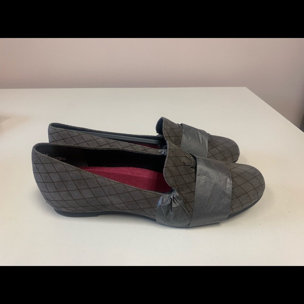 NWT Grey suede comfort flats